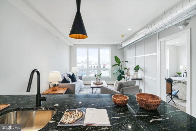 Building Photo - 526 Brown St