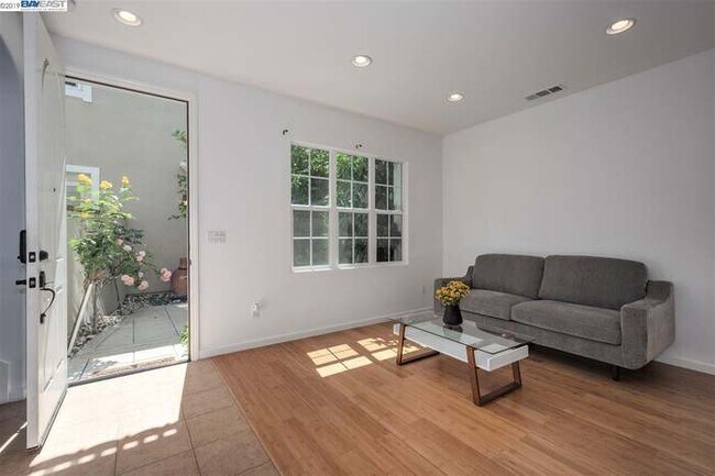 Optional bedroom / den with 1/2 bath - 7506 Stoneleaf Rd