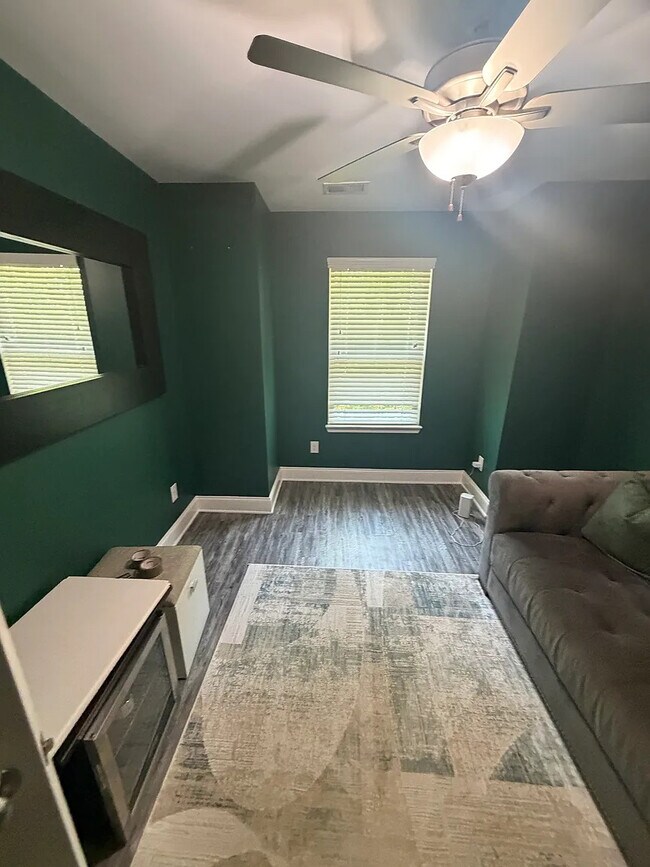 Building Photo - Room in Townhome on Castellan Dr