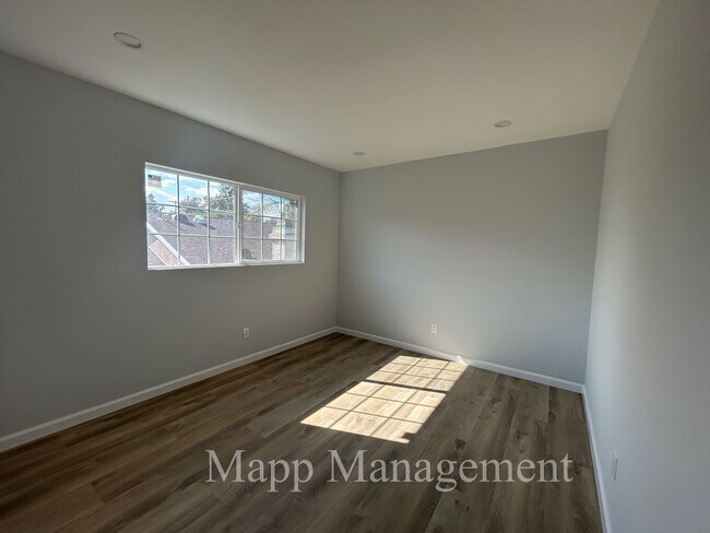 Foto del edificio - Brand-New 4-Bedroom Split-Level ADU in Res...