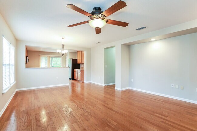 Foto del edificio - 11311 Justin Oaks Dr N