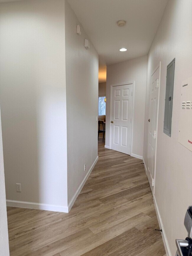 Building Photo - 8927 Sandshot Ct