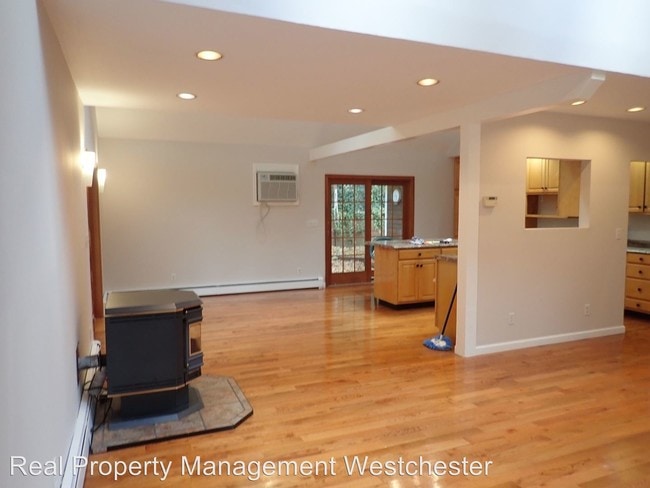 Building Photo - 3 br, 2 bath House - 55 Sherwood Road