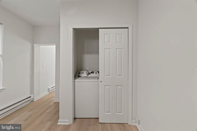 Foto del edificio - 19 W Seymour St