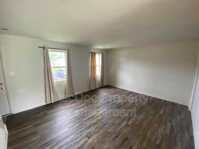Building Photo - 10203 Green Willow Ave