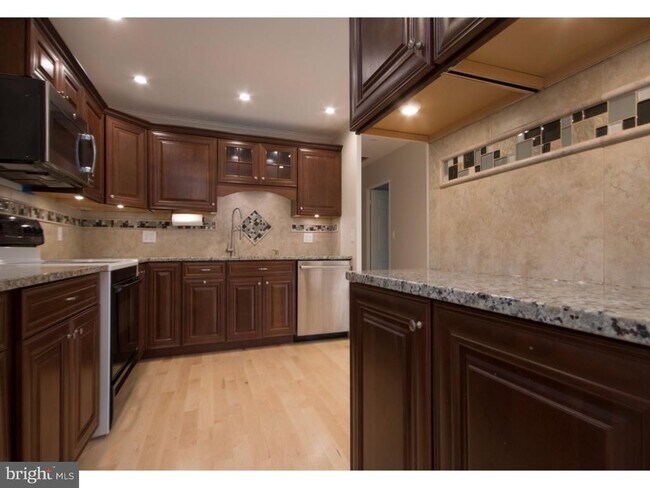 Foto del edificio - 384 Walnut Ln