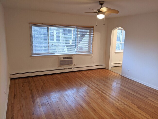 Building Photo - 1441 W Farwell Ave