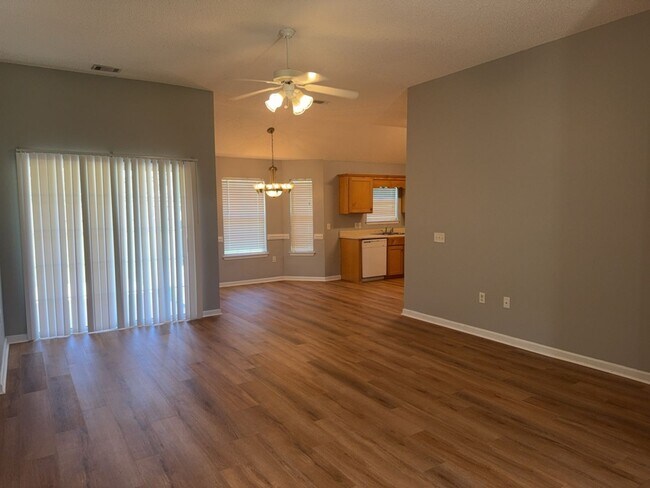 Foto del edificio - 525 Golden Grove Ln