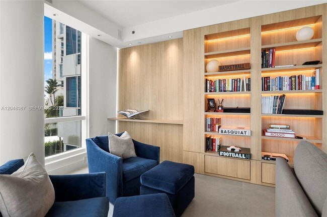 Foto del edificio - 100 South Pointe Dr