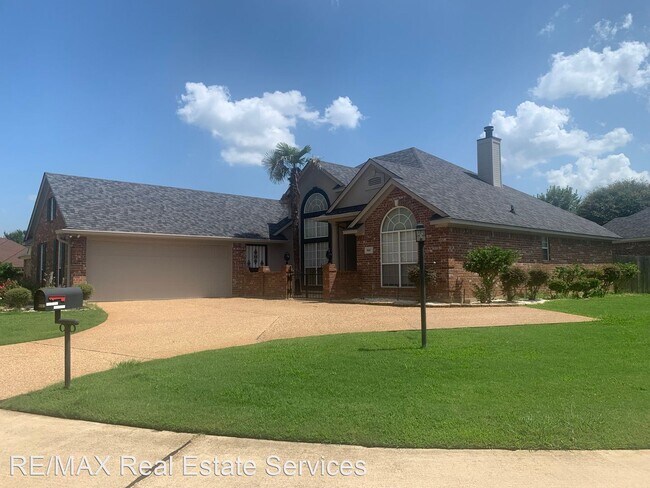 Building Photo - 3 br, 2 bath House - 9067 Southern Charm