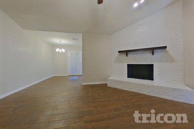 Foto del edificio - 716 Fair Meadows Dr