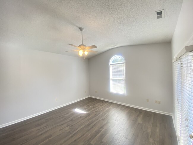 Building Photo - 228 Beaver Creek Drive