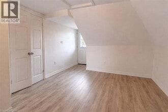 Building Photo - 76 Wentworth St S