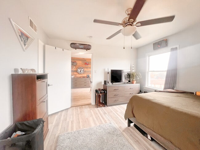 Foto del edificio - 5737 Hobart St