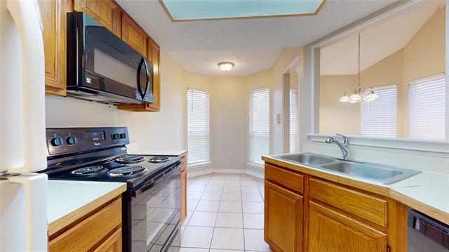 Building Photo - 3117 Royal Ln