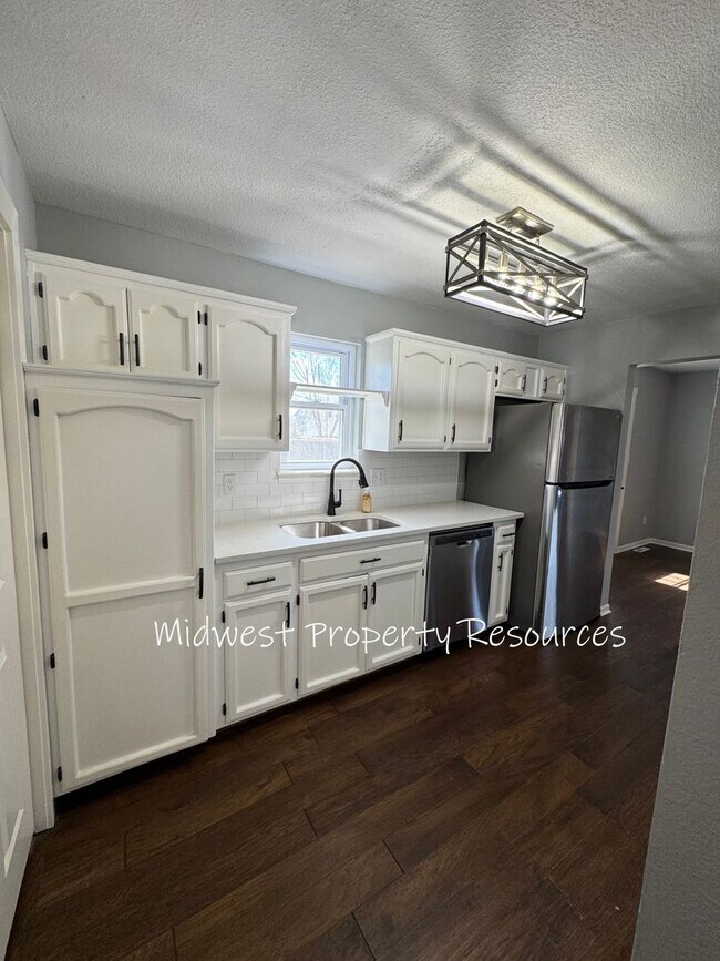 Building Photo - Spacious 4 Bedroom, 2 Bath Home for Lease in Lee's Summit, MO