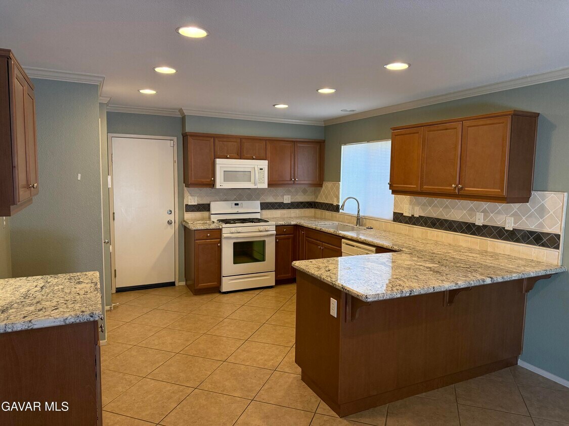 Building Photo - 1650 Balinese Ct