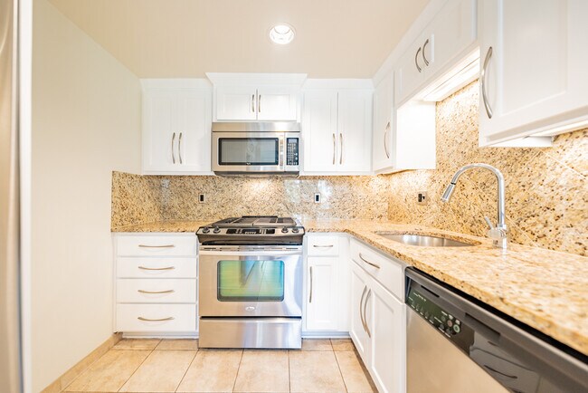 Foto del edificio - Sunset Country Club Plaza Apartments