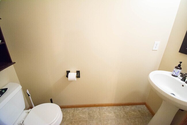 Foto del edificio - Stewartville Townhome with Attached Garage