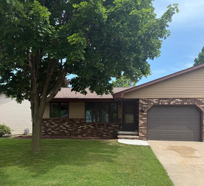 Building Photo - 510 S Kensington Dr