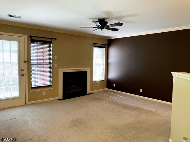 Building Photo - 127 Old Farm Dr
