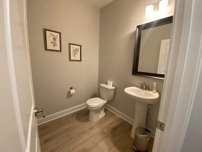 Building Photo - 313 Traywick Pl