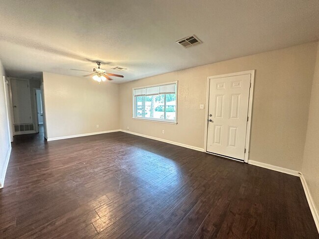 Foto del edificio - NEW PRICE-GREAT STARTER HOME IN SOUTH BOSS...