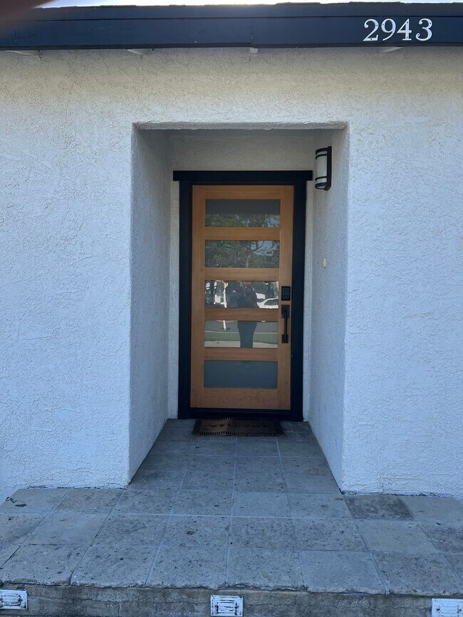 Foto del edificio - Spacious 3 Bedroom 2 Bath Home - Big Backyard – Simi Valley