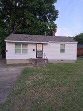 Building Photo - 1590 Latham St
