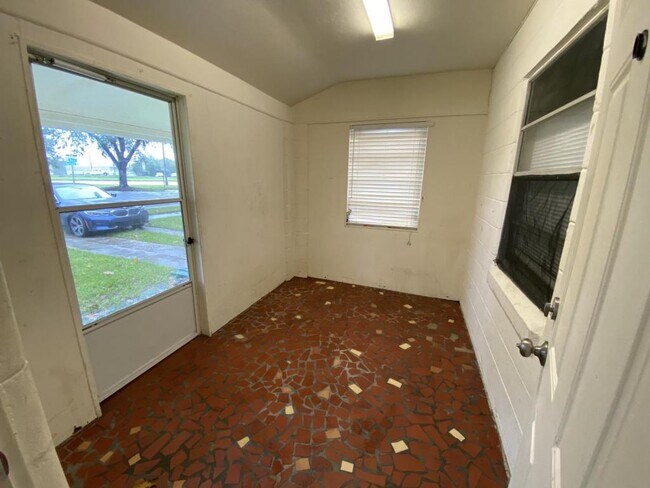 Foto del edificio - 1051 E Walnut St