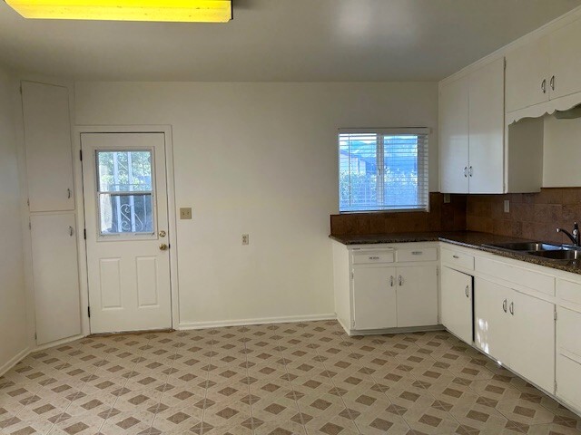 Building Photo - 49513 Brett Ave
