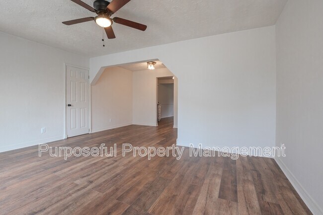 Building Photo - 221 W Douglas Dr