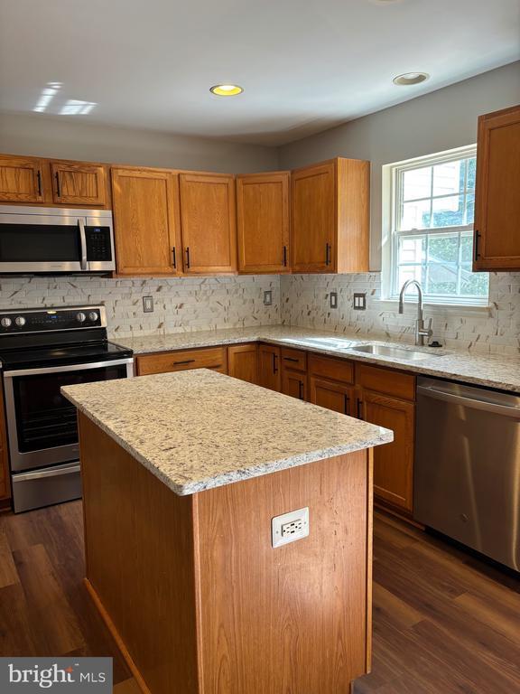 Foto del edificio - 802 Pendleton Ln