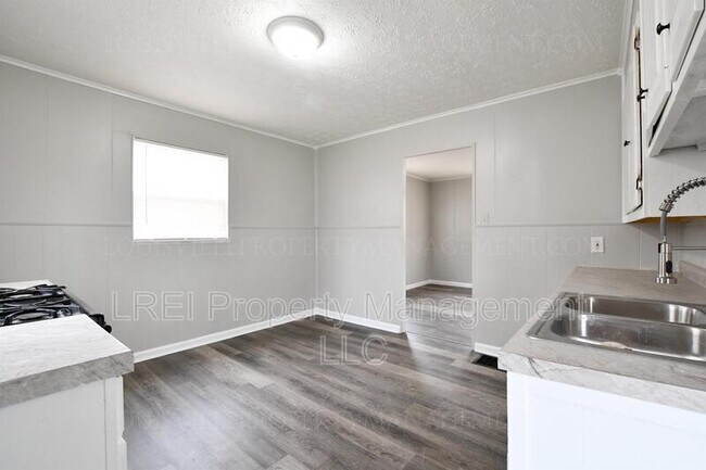 Building Photo - 1763 W Lee St