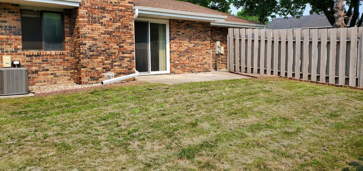 Primary Photo - 103 Huntington Dr