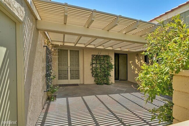 Foto del edificio - 3 br, 3 bath Condo - 39810 Bedford Dr