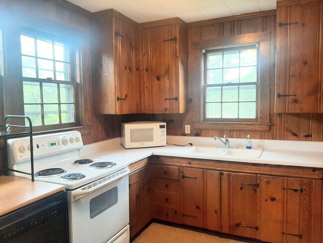 Foto del edificio - 2427-A Pickett Rd.