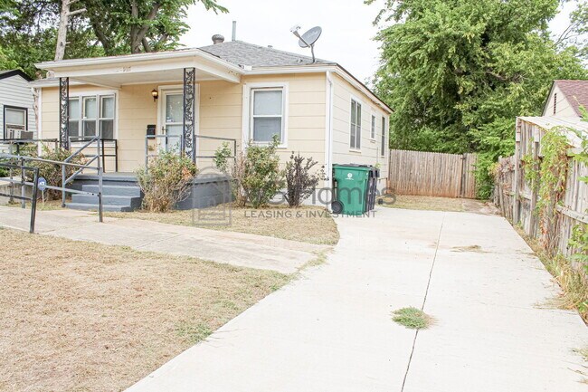 Building Photo - 1417 NW 95th St