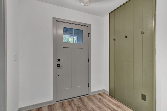 Foto del edificio - 4 Bed for Rent in Edison Park- The Nations!