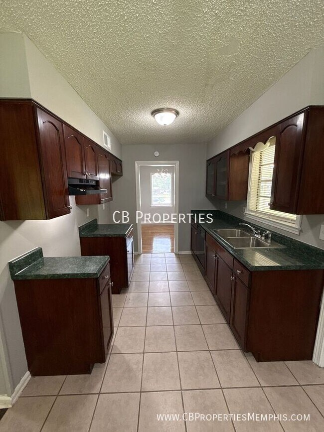 Building Photo - 1043 Vinewood-