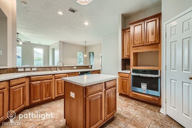 Building Photo - 4 br, 3.5 bath House - 918 Mystic Village ...