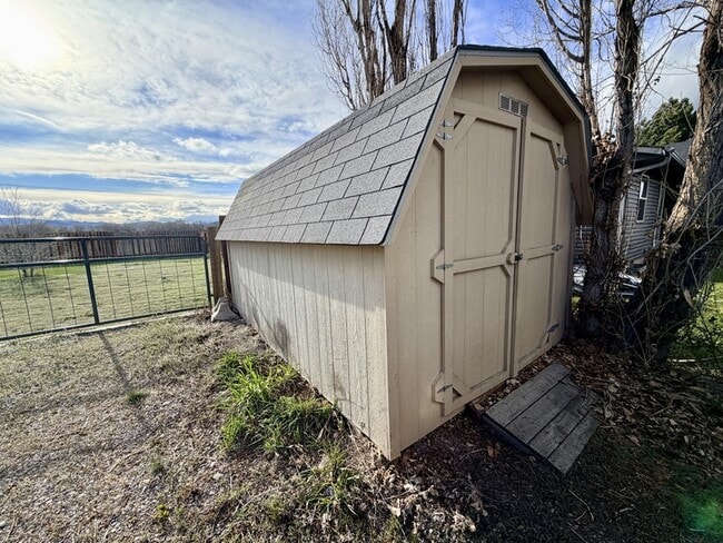 Building Photo - 3810 Kiki Dr