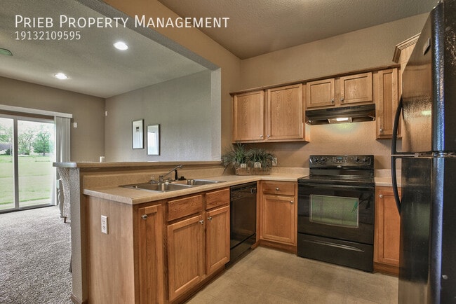 Building Photo - 902 S Woodson Ct