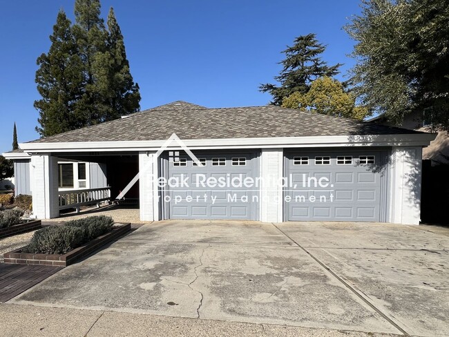 Building Photo - Spacious Roseville 3bd/3ba Home!