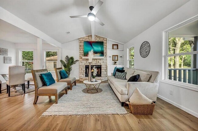 Building Photo - 406 Lakeway Dr