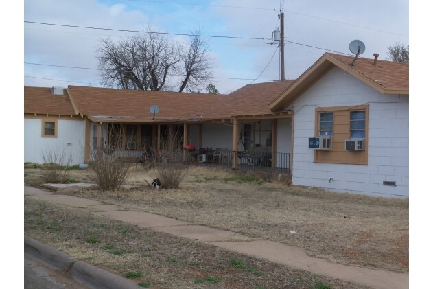 Primary Photo - College Apartments
