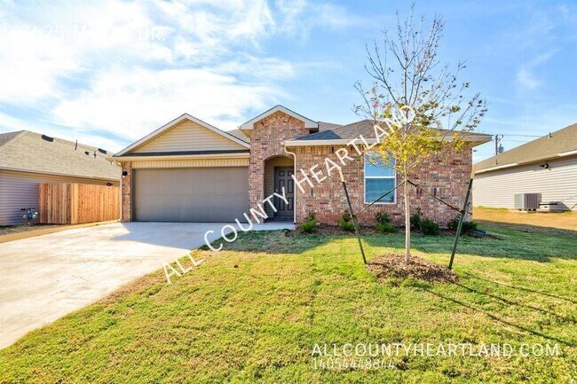 Building Photo - 4bed/2bath in Mustang!