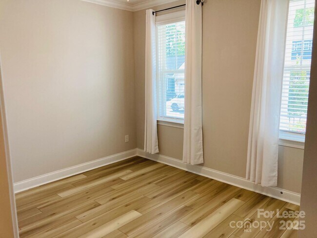 Foto del edificio - 6140 Pier Dr