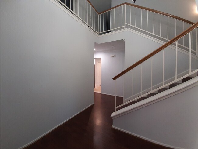 Foto del edificio - 8 Fawnchase Ct