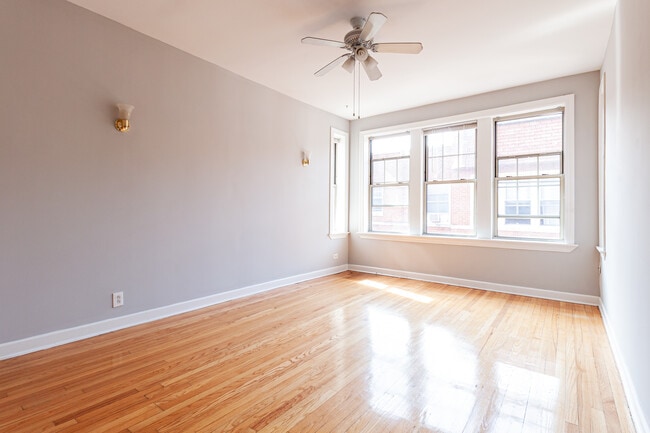Building Photo - 540 W Aldine Ave